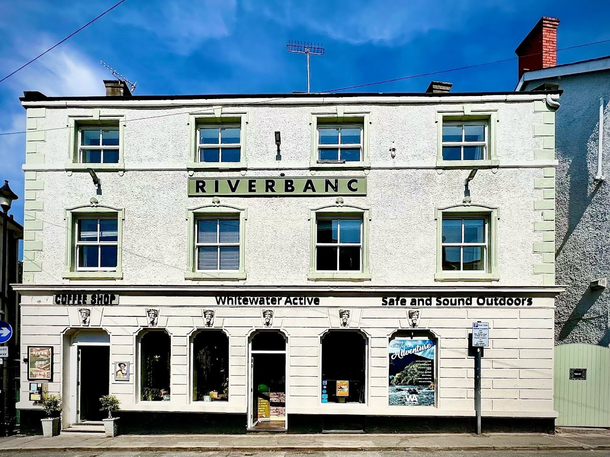 Riverbanc Cafe & Hotel